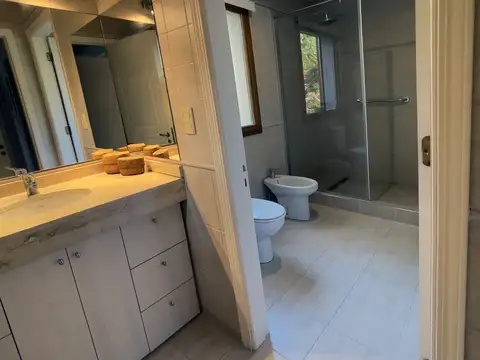 Chalet en Barrio PRIVADO Santa Silvina Pilar