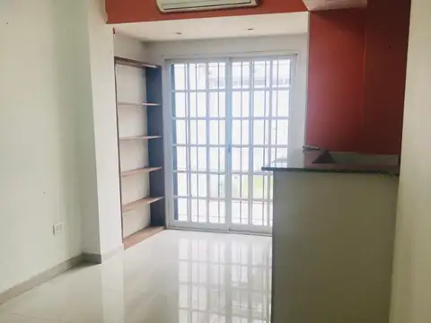 DEPTO. DOS AMB. CON DOS PATIOS CENTRICO EN RAMOS MEJIA