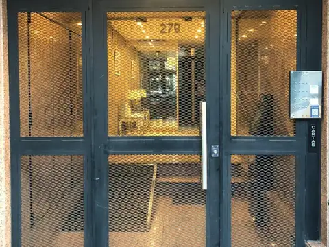 DEPTO. DOS AMB. CON DOS PATIOS CENTRICO EN RAMOS MEJIA