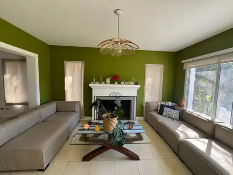 Casa 5 ambientes con 3 baños