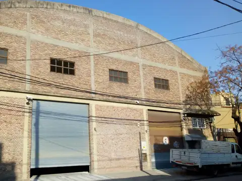 Galpón 1000m2 s/lote 25x32