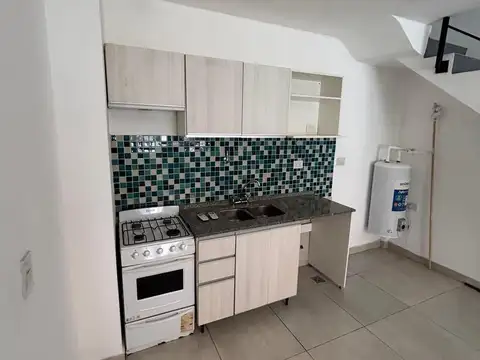 Departamento en Alquiler en Lanus Este, $ 600.000