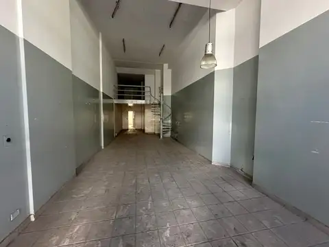 EXCELENTE LOCAL SOBRE AVENIDA