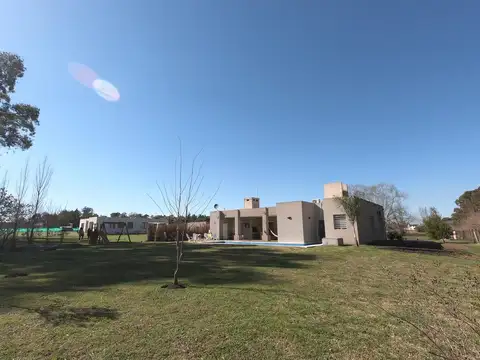 Casa 4 ambientes con 3 baños