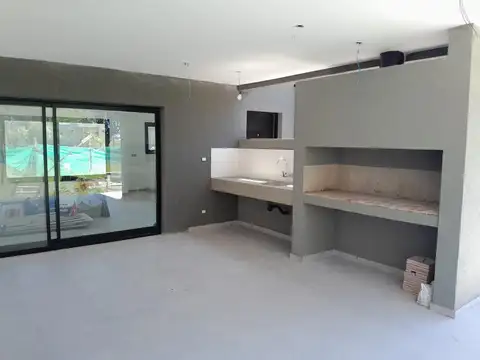 Casa 4 ambientes con 3 baños