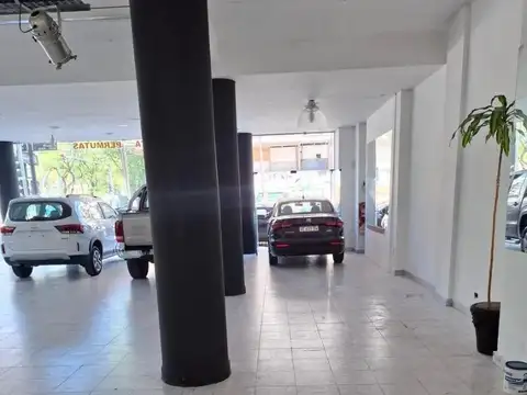 VENTA DE EXCELENTE LOCAL COMERCIAL – AV. RIVADAVIA