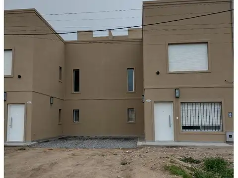 Dúplex en venta - 2 Dormitorios 2 Baños - Cochera - Cañuelas