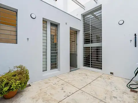 PH en venta en Villa Urquiza 2 ambientes con patio sin expensas y apto crédito