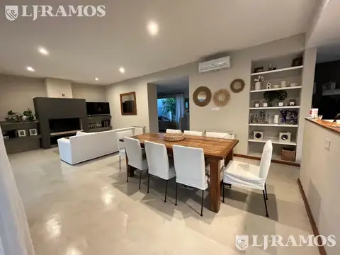 Casa 4 ambientes con 2 baños