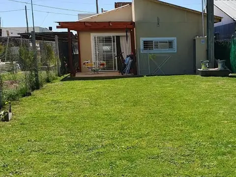 CASA EN VENTA LA PLATA 2 DORMITORIOS COCHERA