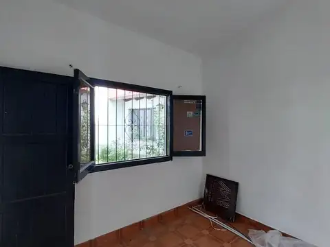 Casa 8 ambientes con 3 baños