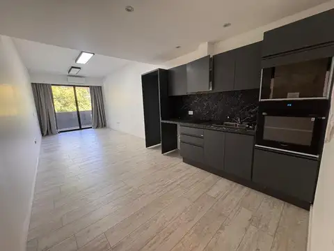 ALQUILER 1 AMBIENTE CON COCHERA LAS LOMITAS