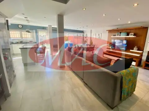 Casa 5 ambientes con 2 baños