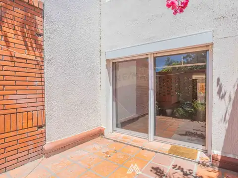 Se alquila monoambiente con dos patios.