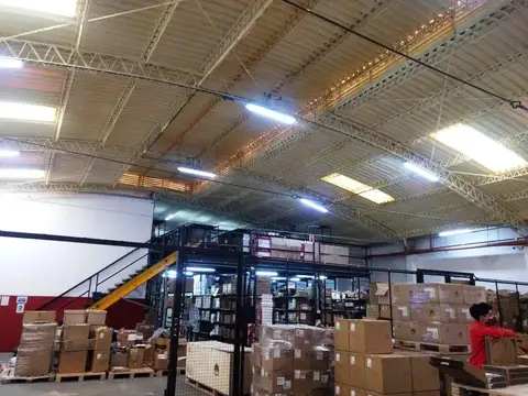 VENTA – IMPORTANTE NAVE INDUSTRIAL EN VILLA ORTUZAR – DISTRITO AUDIOVISUAL