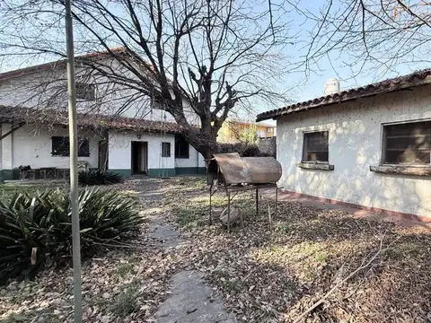 Casa 6 ambientes con 2 baños