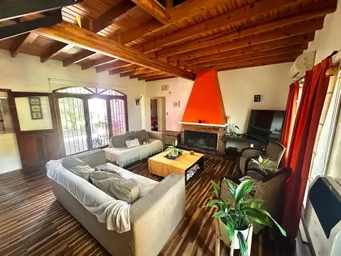 Casa en Venta con 2 cocheras