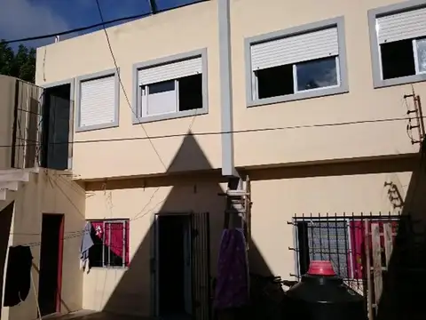 Casa 8 ambientes con 3 baños