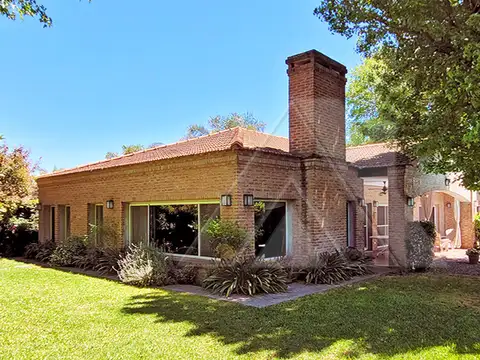 Casa de categoría en el exclusivo Barrio de Las Veletas.