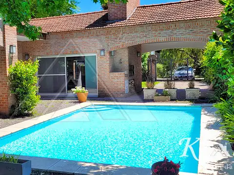 Casa en Venta con 4 cocheras