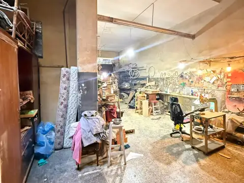 LOCAL SOBRE VÍA PUBLICA EN EDIFICIO, 63 MTS TOTALES, CON ENTRADA DE VEHÍCULO, EXC. UBICACIÓN