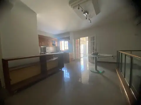 Casa 6 ambientes con 1 baño