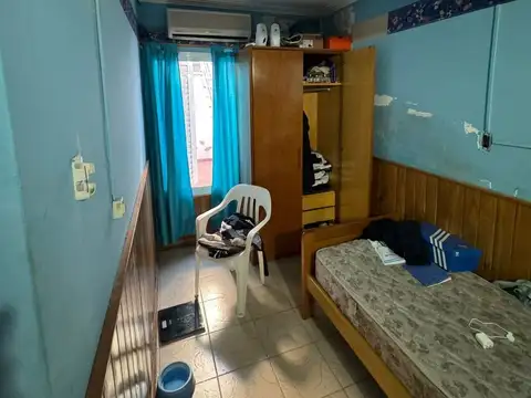 VENTA CASA 4 DORMITORIOS - BARRIO ESTE.-