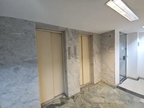 Oficina en Alquiler con 1 cochera