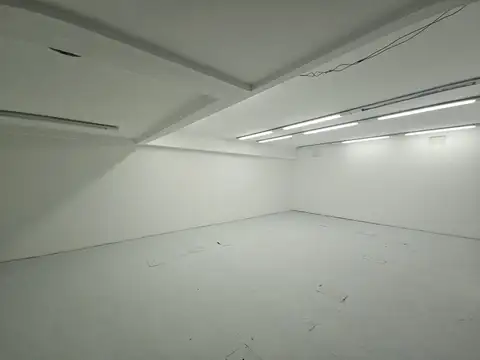 Venta Impecable Oficina con Cochera fija y Toilette Propio en Centro