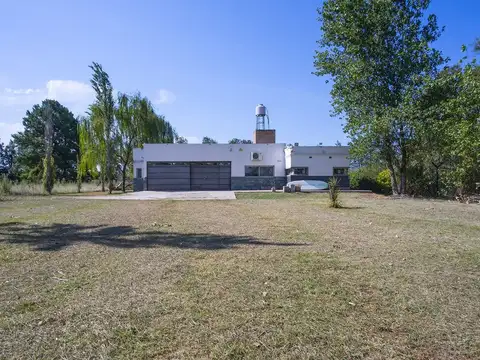 Casa en Venta con 2 cocheras