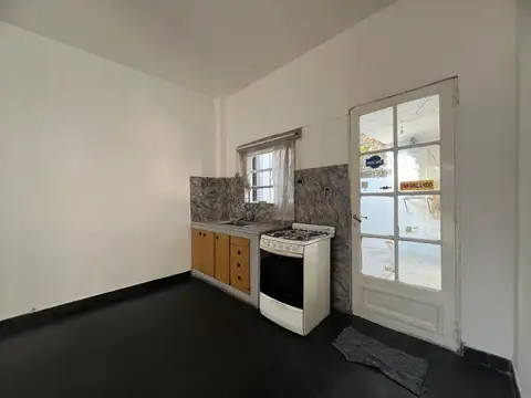 Casa en Venta en Castelar, USD 82.000