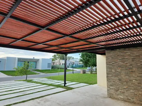 Casa en Alquiler de 3 dormitorios