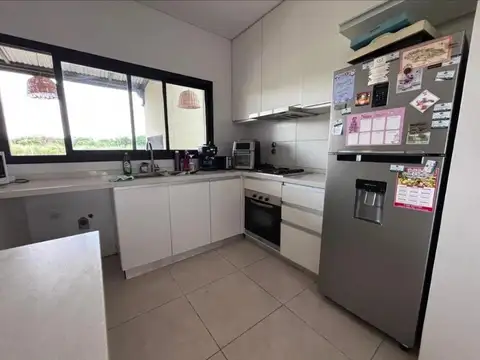 Casa en Alquiler con 2 cocheras