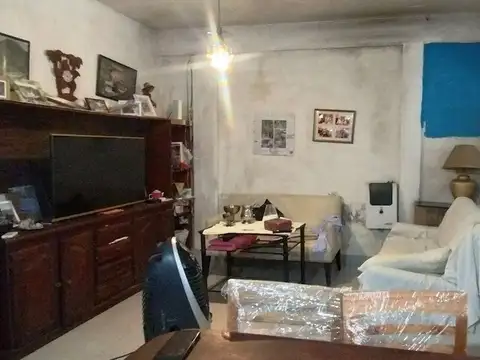 Casa 2 ambientes con 1 baño