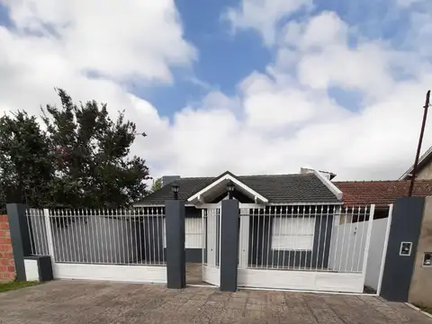 Unico  y escelente  Chalet a estrenar  , sobre  lote 430  mts 2  impecable  detalle de categoria