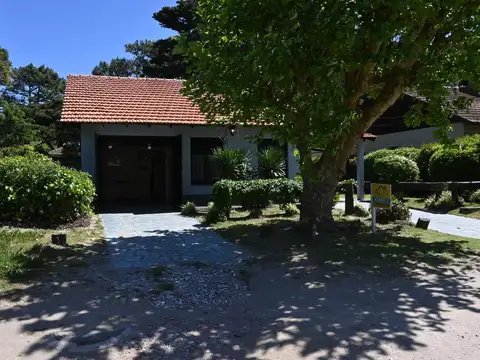 CASA EN VENTA 5 AMBIENTES BARRIO NORTE   VILLA GESELL