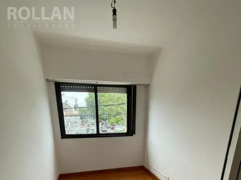 VENTA DEPARTAMENTO DE 3 AMBIENTES EN CARAPACHAY CENTRO COMERCIAL