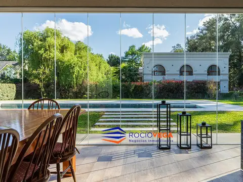 Casa en Venta con 2 cocheras