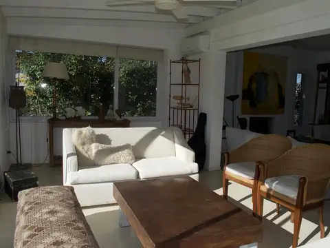 Casa en Alquiler Temporal con 4 cocheras