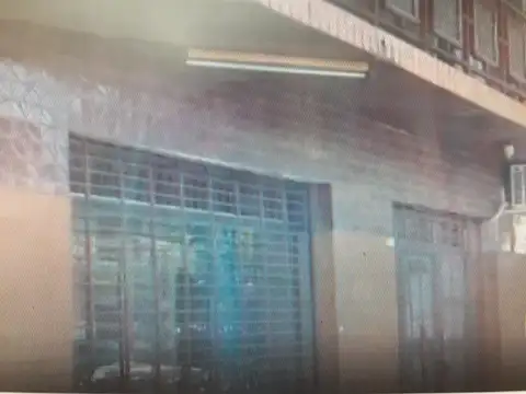 CASA EN VENTA DE 5 AMBIENTES EN POMPEYA, GARAGE, 2 LOCALES