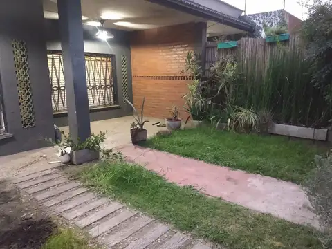 Depto Tipo Casa en Alquiler de 3 ambientes