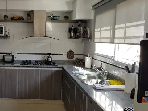 EXCLUSIVA Y MODERNA CASA