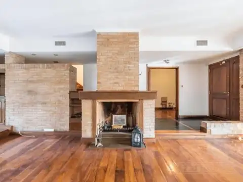 Casa 5 ambientes con 4 baños