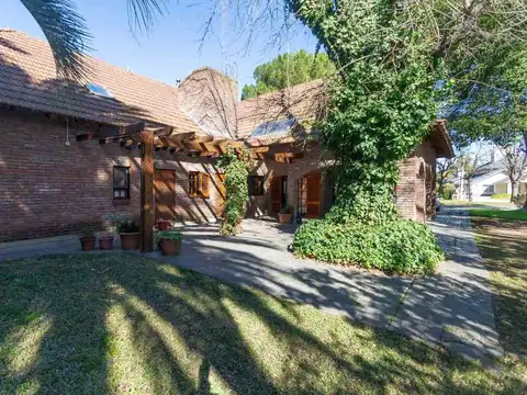 6 AMBIENTES PILETA CLIMATIZADA QUINCHO SAUNA