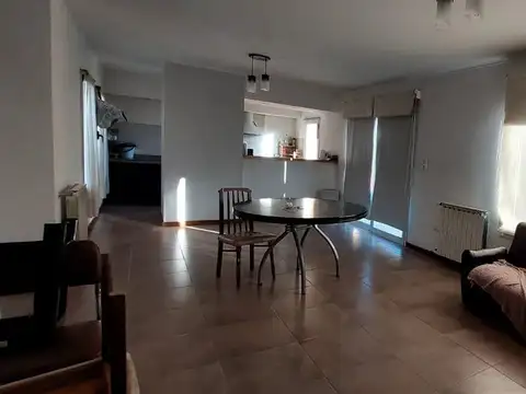 VENTA CASA 3 AMB CON GRAN PARQUE EN BALCARCE