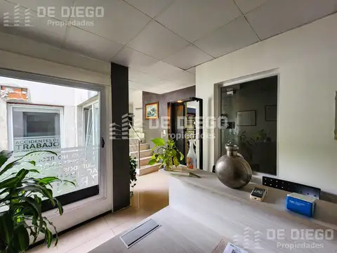 Oficina 9 ambientes con 5 baños
