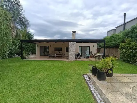 Casa 5 ambientes con 3 baños