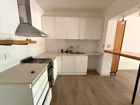 Hermosa Casa de 3 ambientes c/entrada de coche y patio