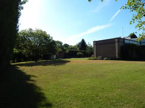 Casa en Venta con 4 cocheras