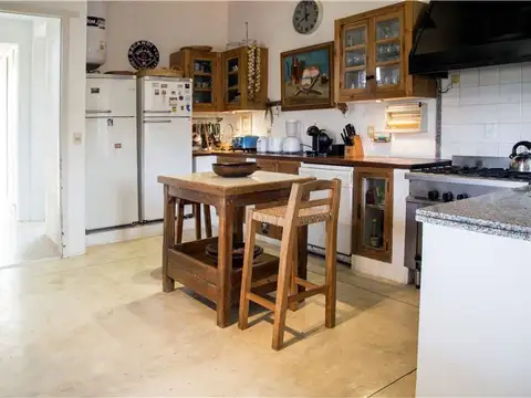 Casa 13 ambientes con 9 baños